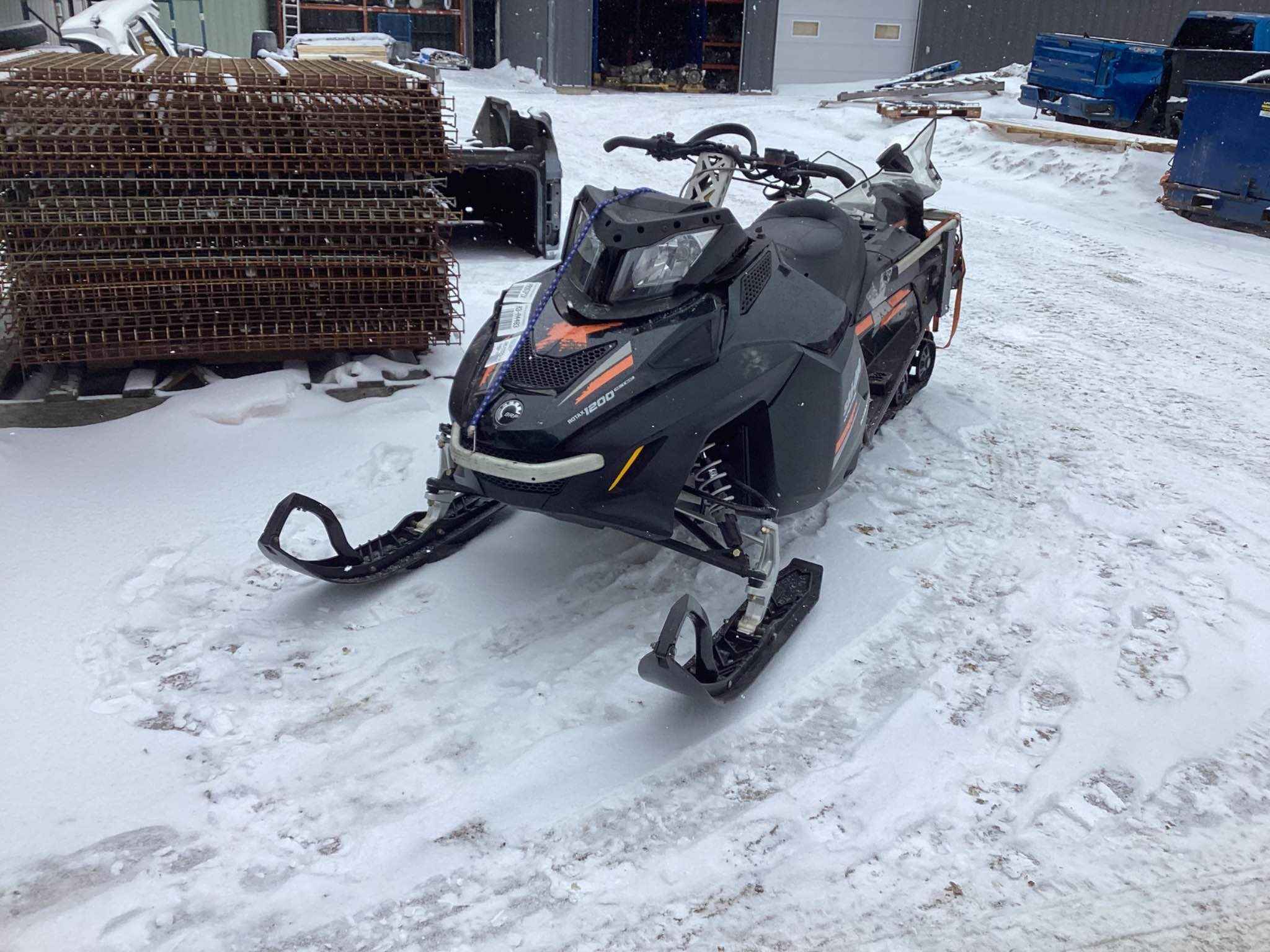 2016 Snowmobile Skidoo Brp