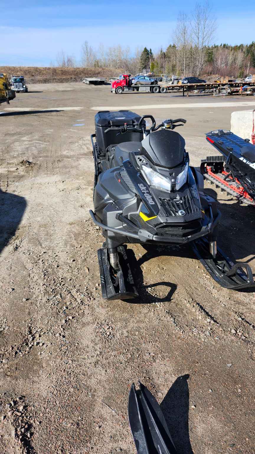 2024 Snowmobile Skidoo Brp