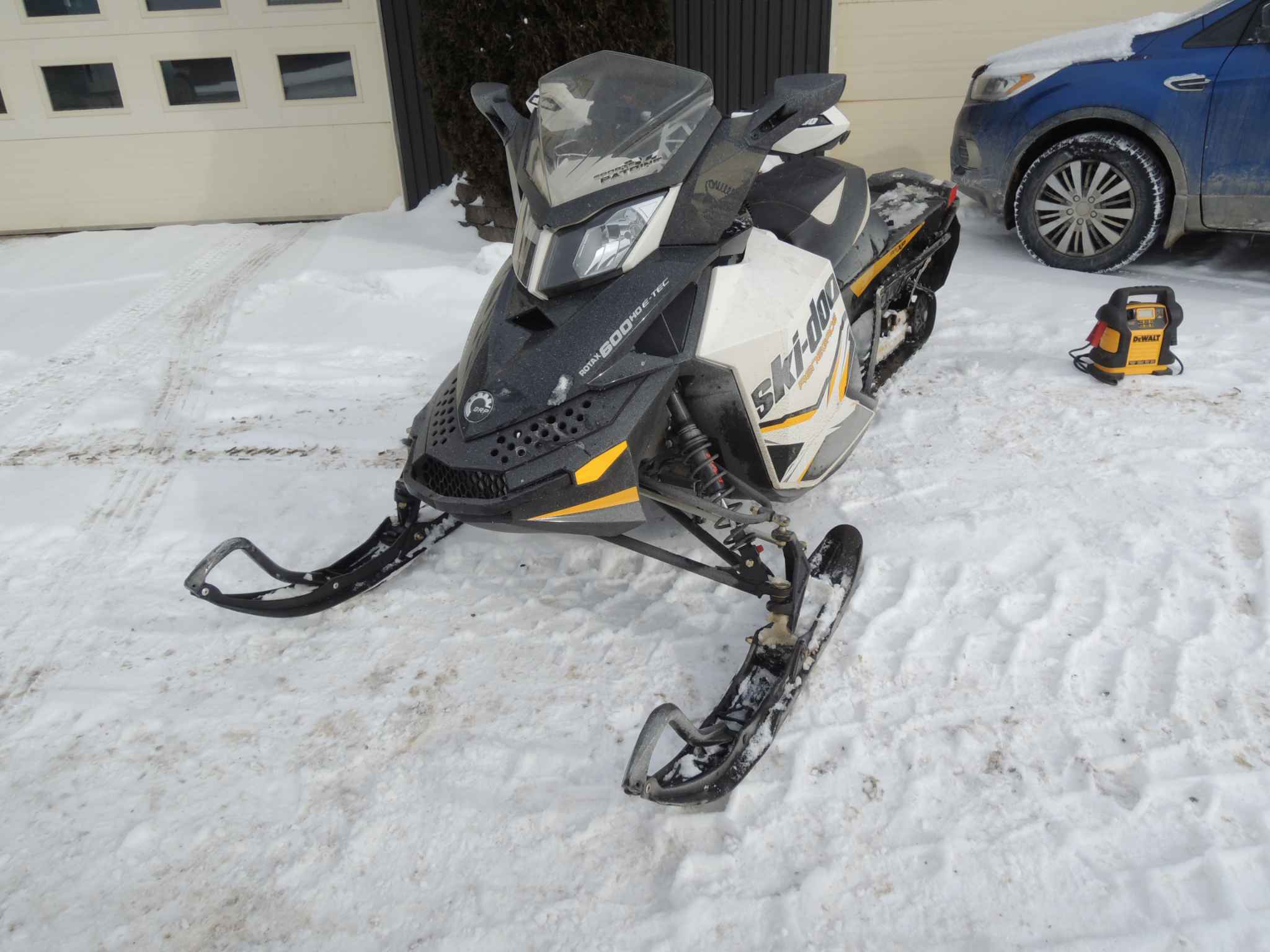 2012 Snowmobile Skidoo Brp