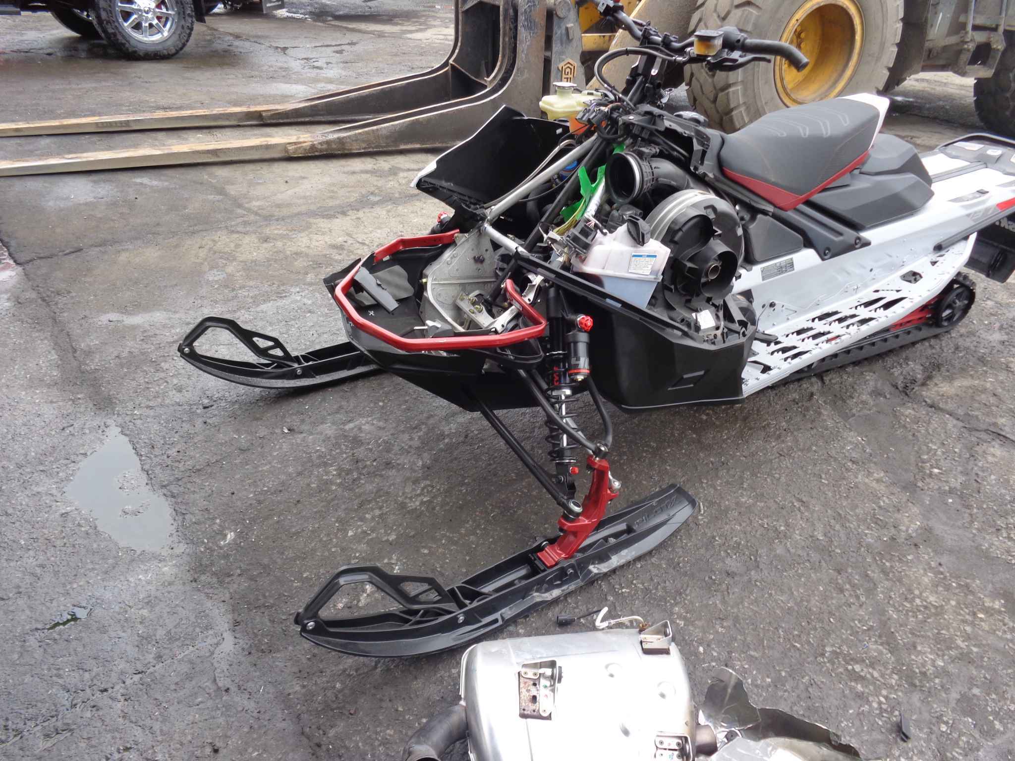 2024 Snowmobile Skidoo Brp