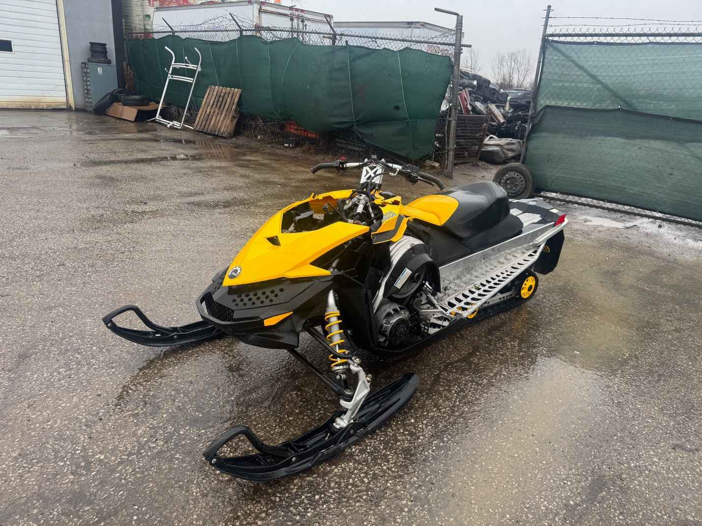 2010 Snowmobile Skidoo Brp