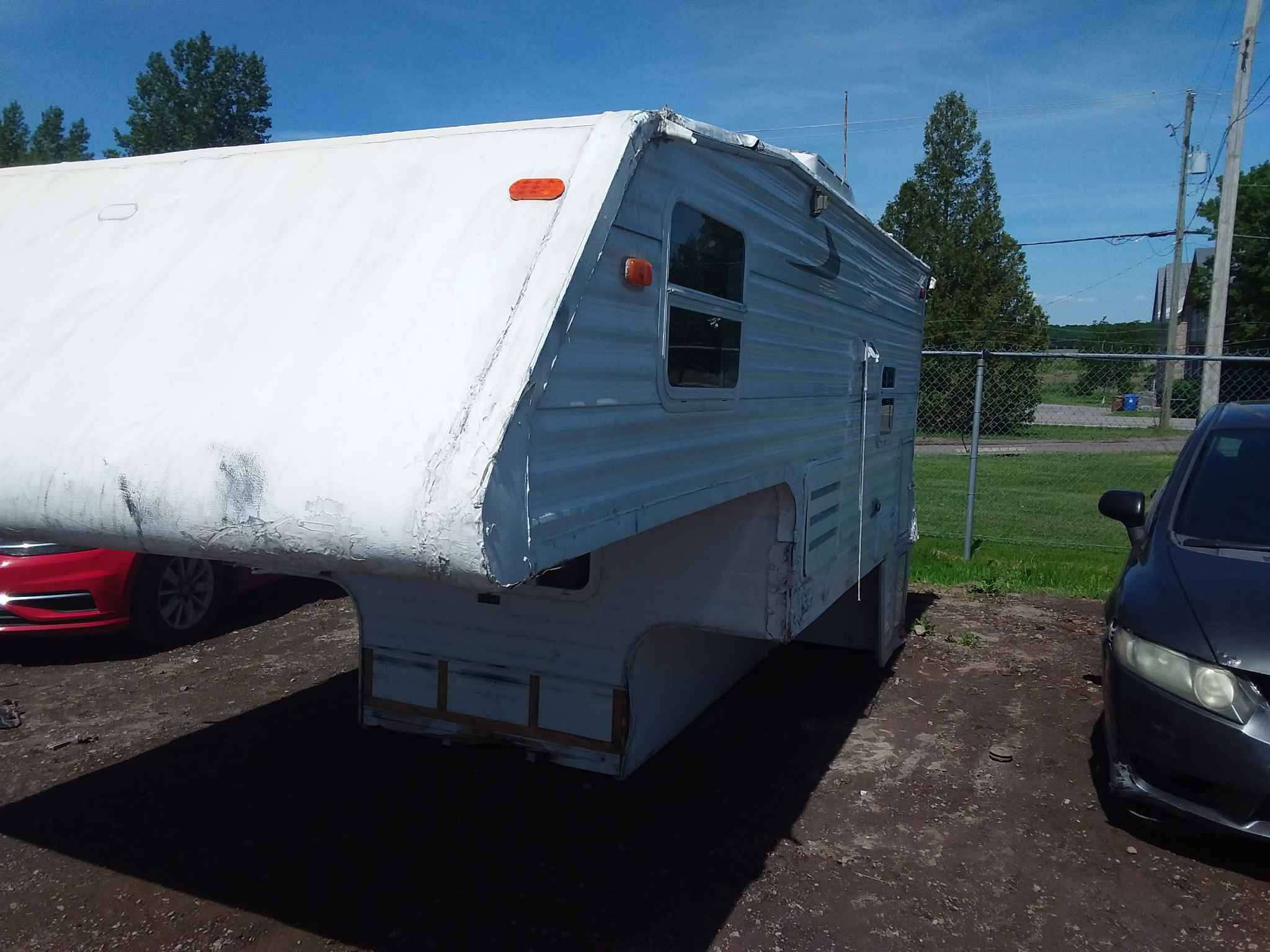 2011 Caravan/Mt.Home Camper Body