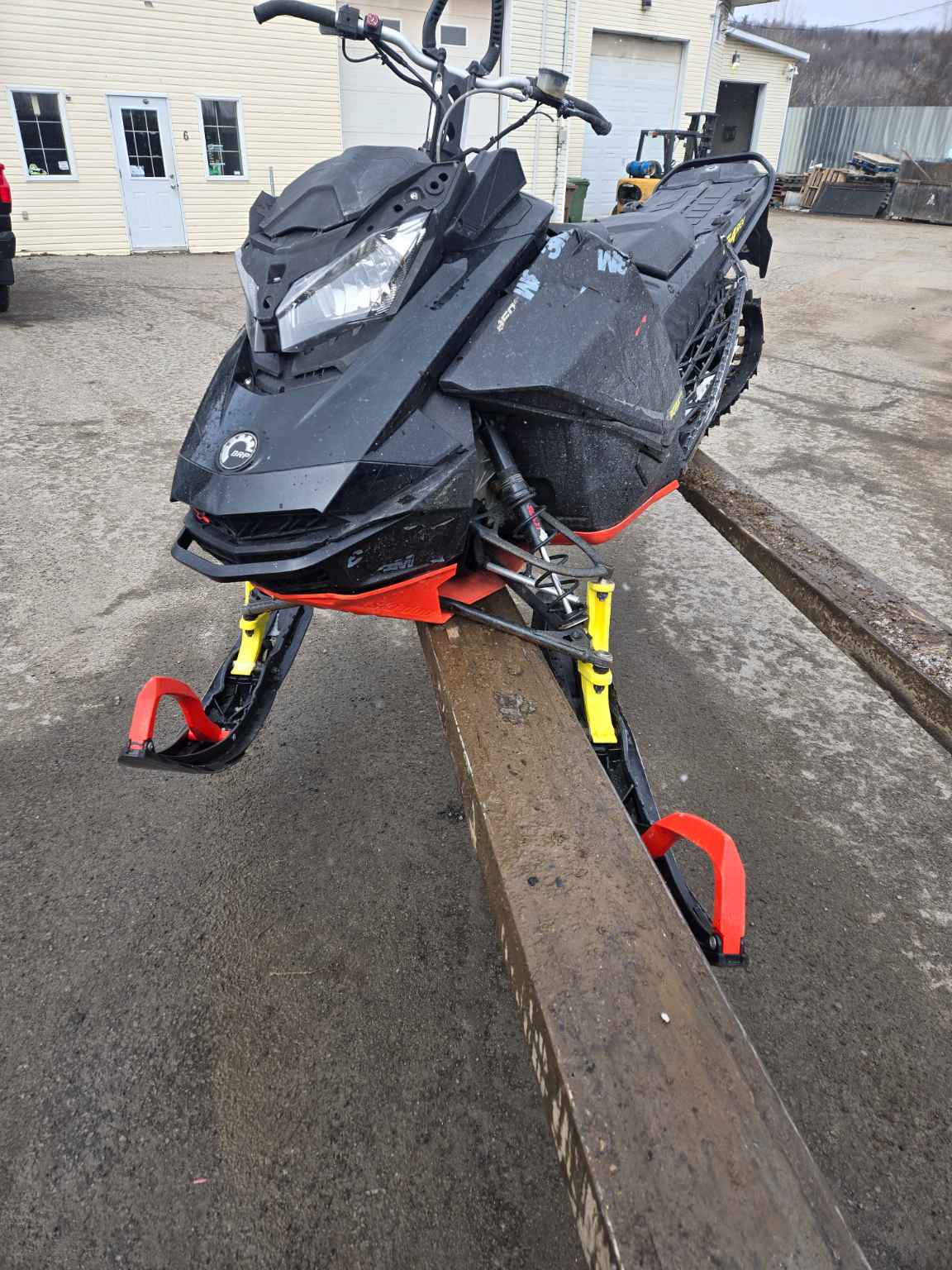 2018 Snowmobile Skidoo Brp