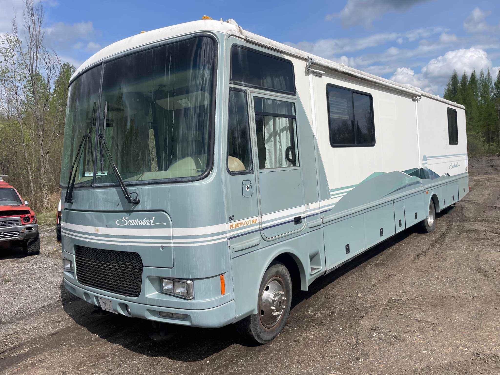 2000 Caravan/Mt.Home Travel Trailer
